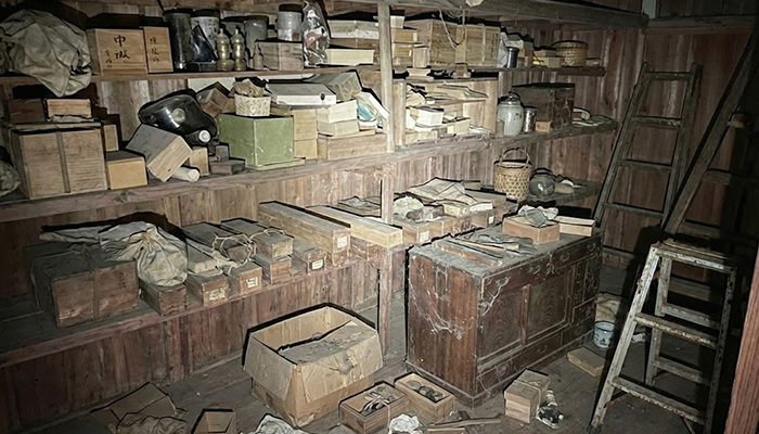 富山県小矢部市の、蔵のお片付けと骨董買取の事例
