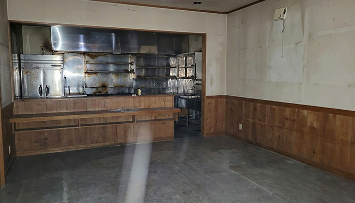 新潟県燕市の廃業した店舗の片付け、不要な什器の買取り事例