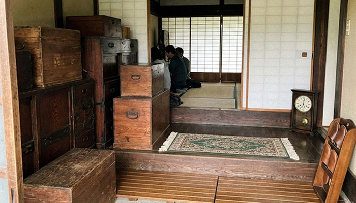 石川県加賀市にて、旧家の自宅整理の事例。骨董品の買取りを併せて作業工賃をお安く