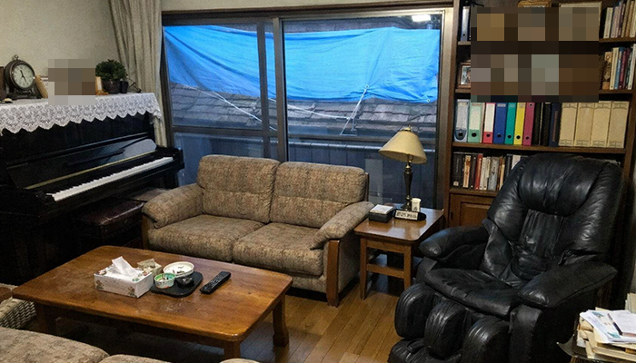 石川県七尾市にて、震災後の住居から必要な貴重品を運び出した事例