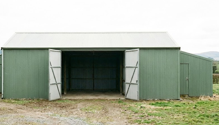 石川県羽咋市にて、車庫と納屋の片付け事例。鉄くず買取りも行いました