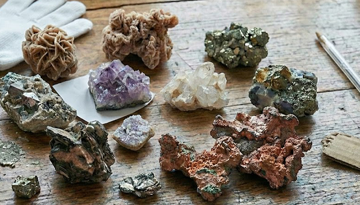 福井県勝山市にて、遺品整理の事例。コレクションしていた鉱物、化石、骨董品の買取りもいたしました